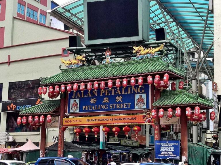 Exploring the 10 Best Street Food Gems in Kuala Lumpur Chinatown: A Local Chef’s Recommendations + FREE E-book ‘Guide To Cook & Eat Healthy